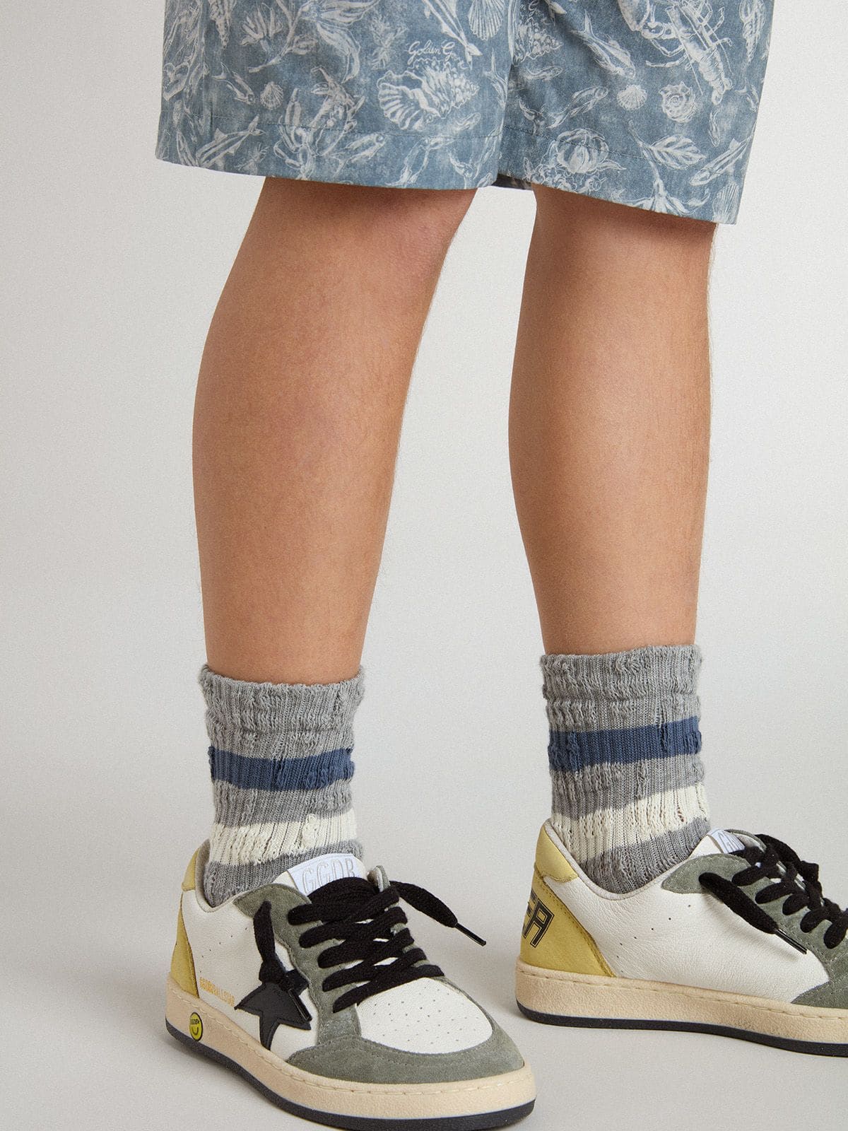 Kids’ gray socks with distressed details and worn-white and blue stripes - Golden Goose Kids