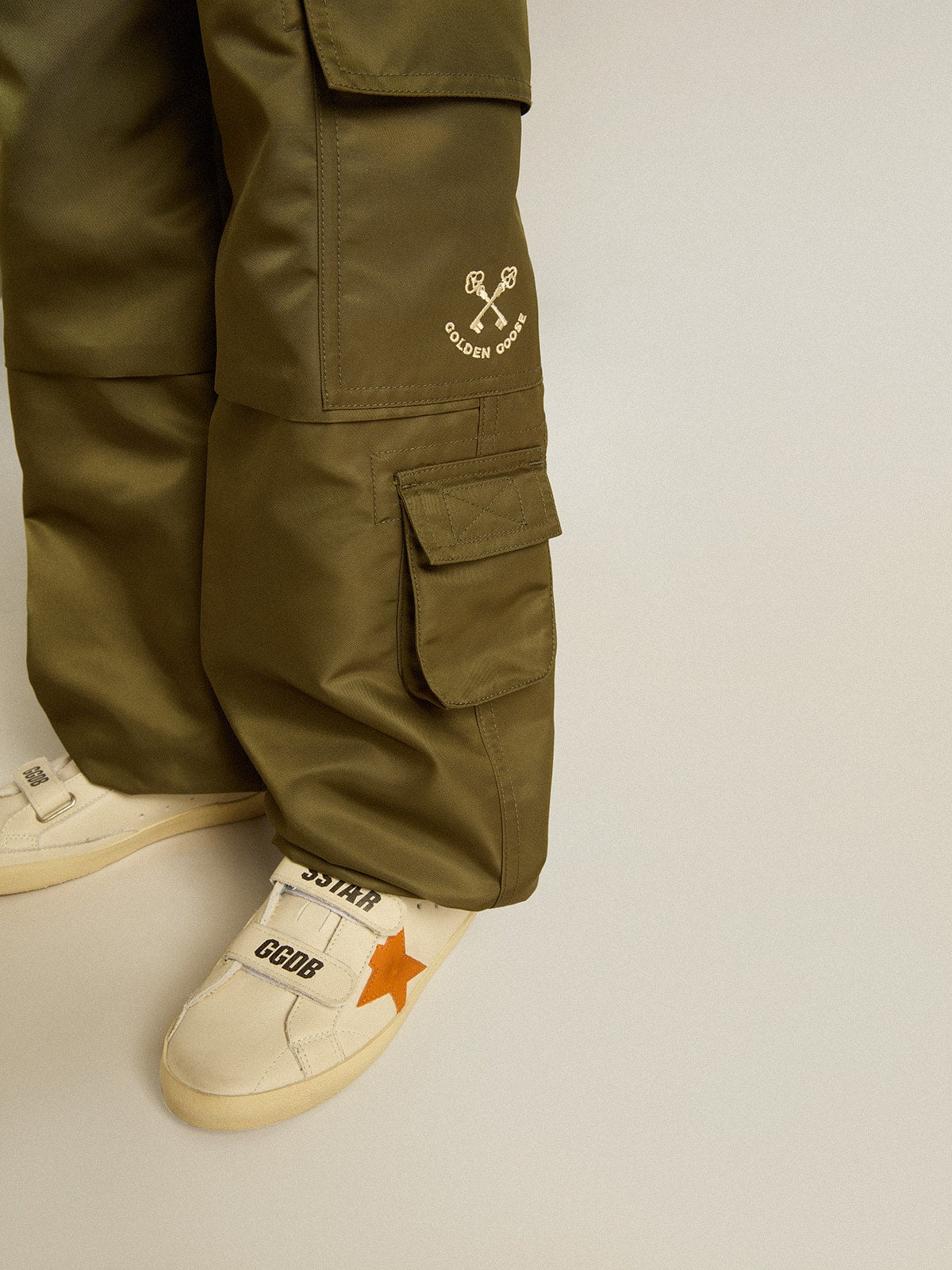 Kids cargo pants in military green - Golden Goose Kids