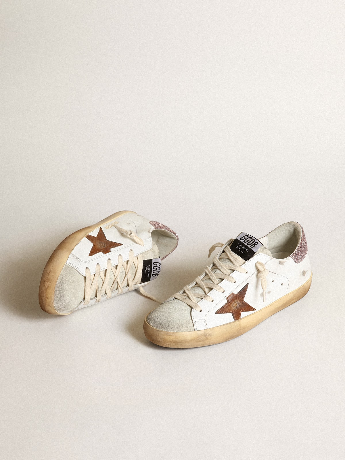 Super-Star with a tan star and pink glitter heel tab - Golden Goose Women