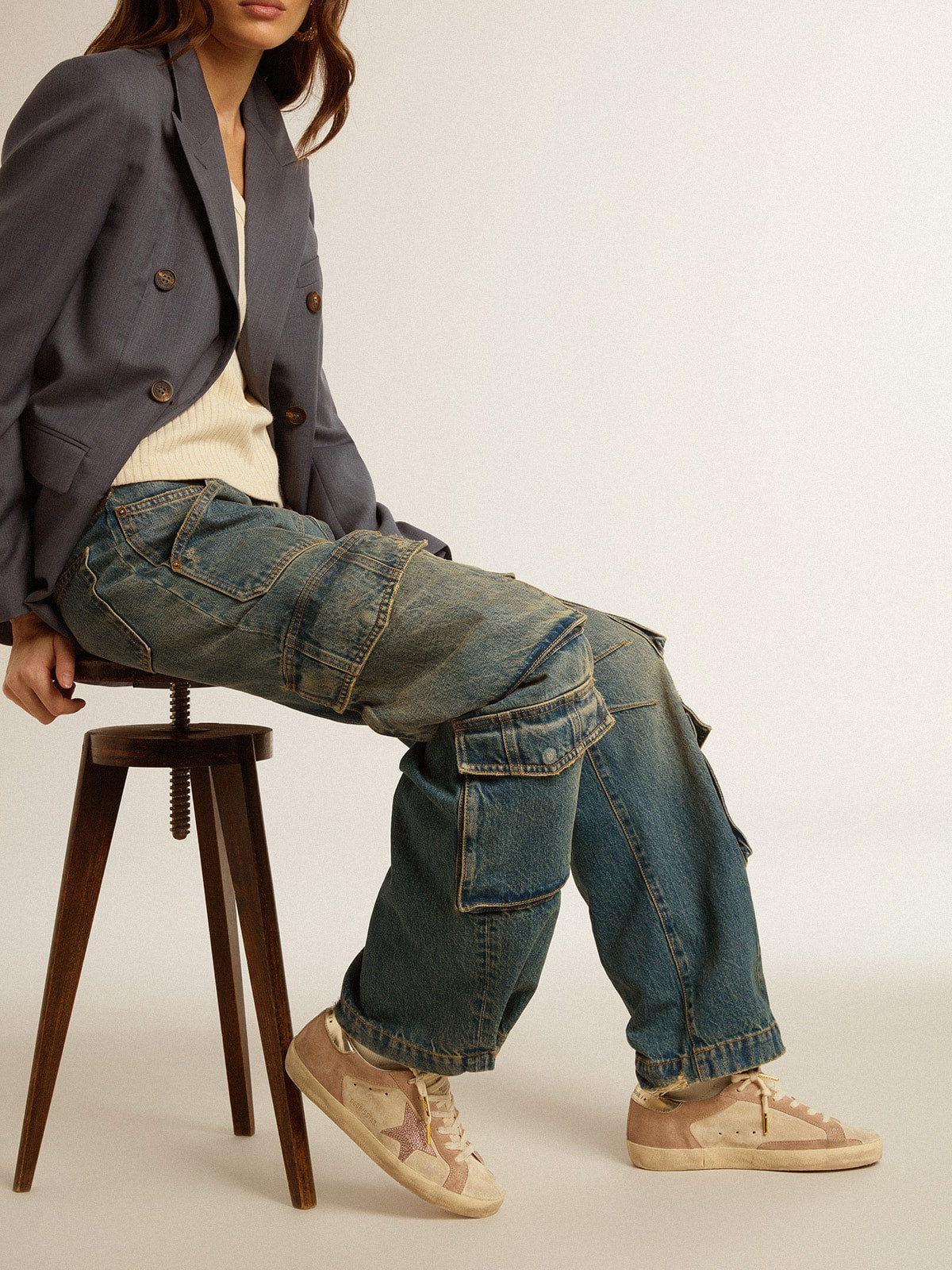 Woman's Super-Star in pale pink suede with suede star and platinum heel tab - Golden Goose Women