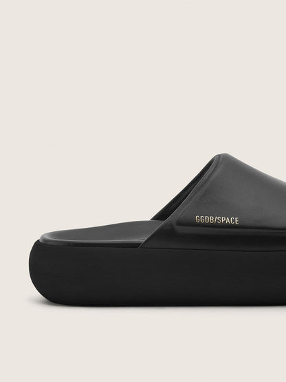 Women's Space-Star slip-ons in black leather - Golden Goose Women