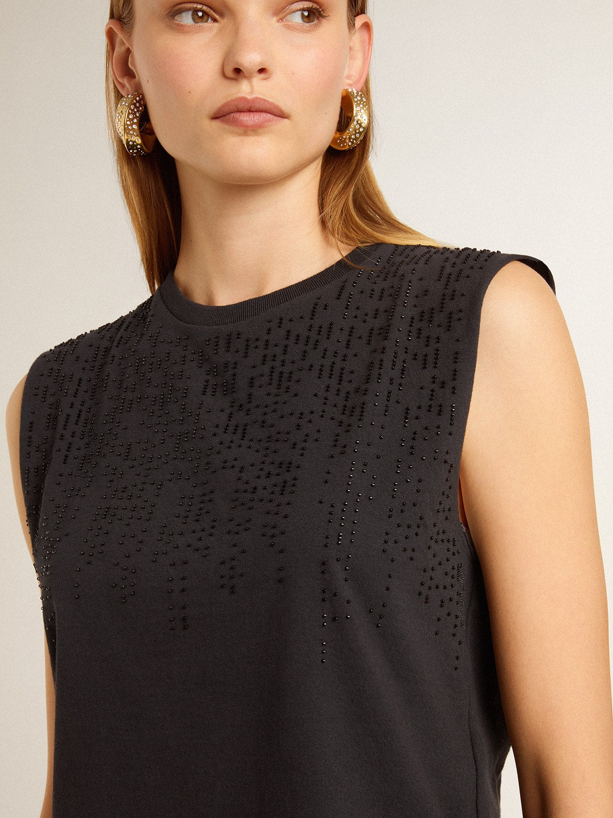 Sleeveless T-shirt in worn-black with tone-on-tone gradient embroidery - Golden Goose Women