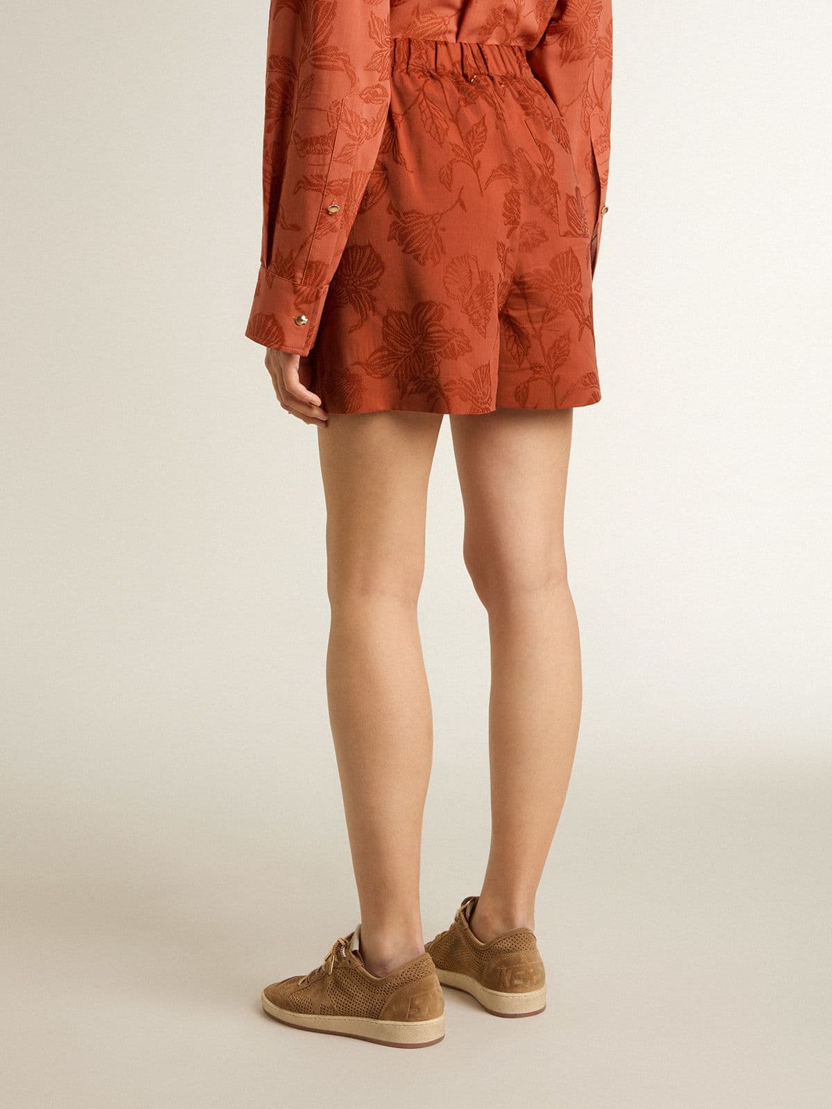 Women's shorts in brick-red jacquard with marine floral pattern - Golden Goose Women