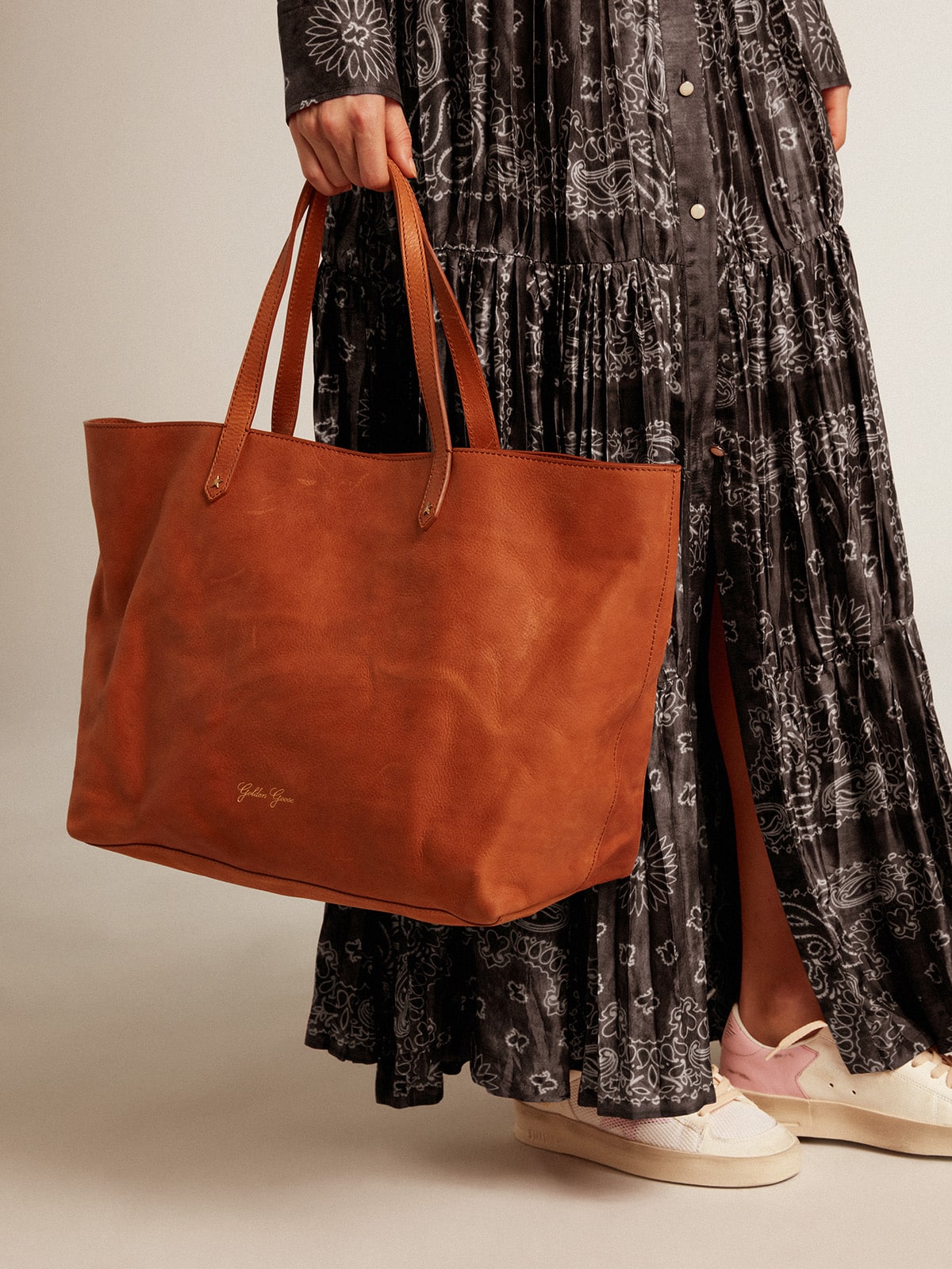 Pasadena Bag in tan-colored glossy hammered leather with gold logo on the front - Golden Goose Women