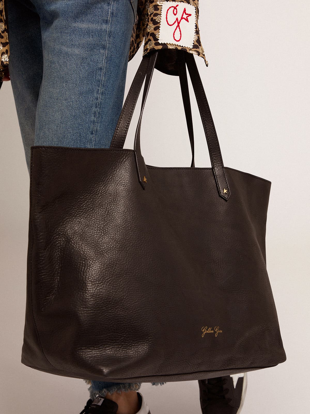Pasadena Bag in black hammered leather with gold logo on the front - Golden Goose Women