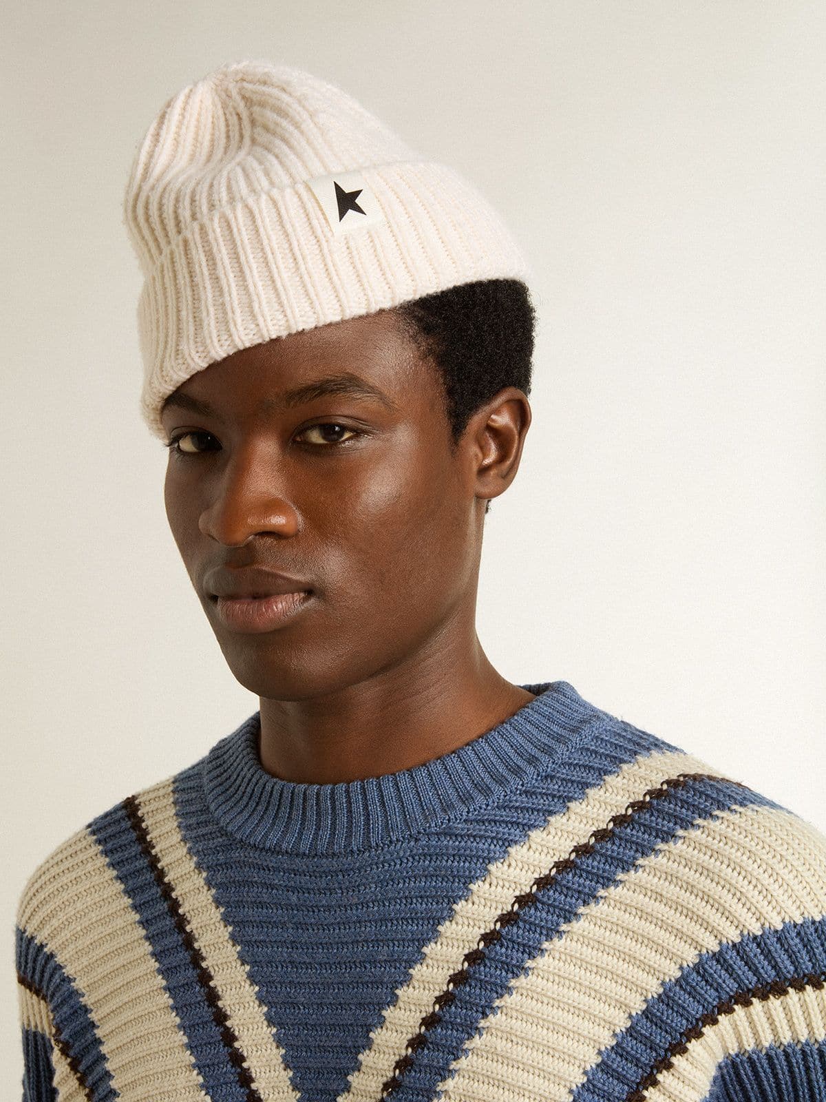 White wool beanie with black star - Golden Goose Women|Men