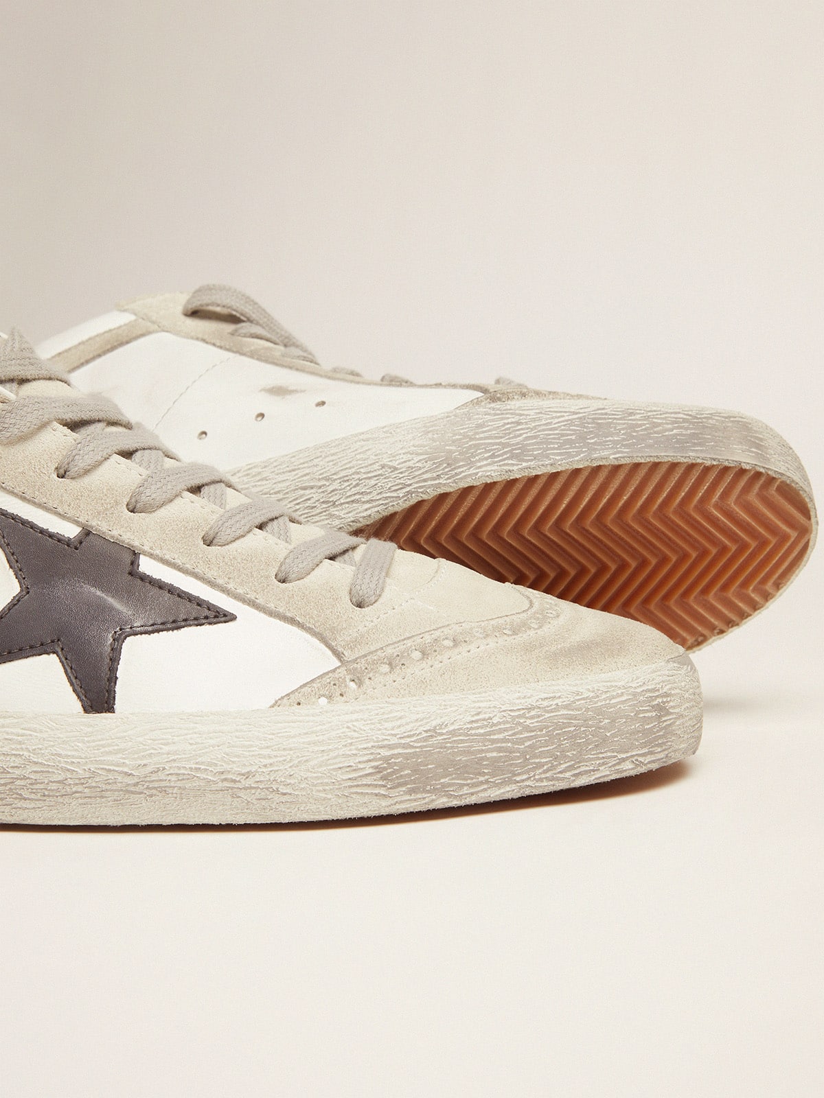 Men's Mid Star white with black star - Golden Goose Men