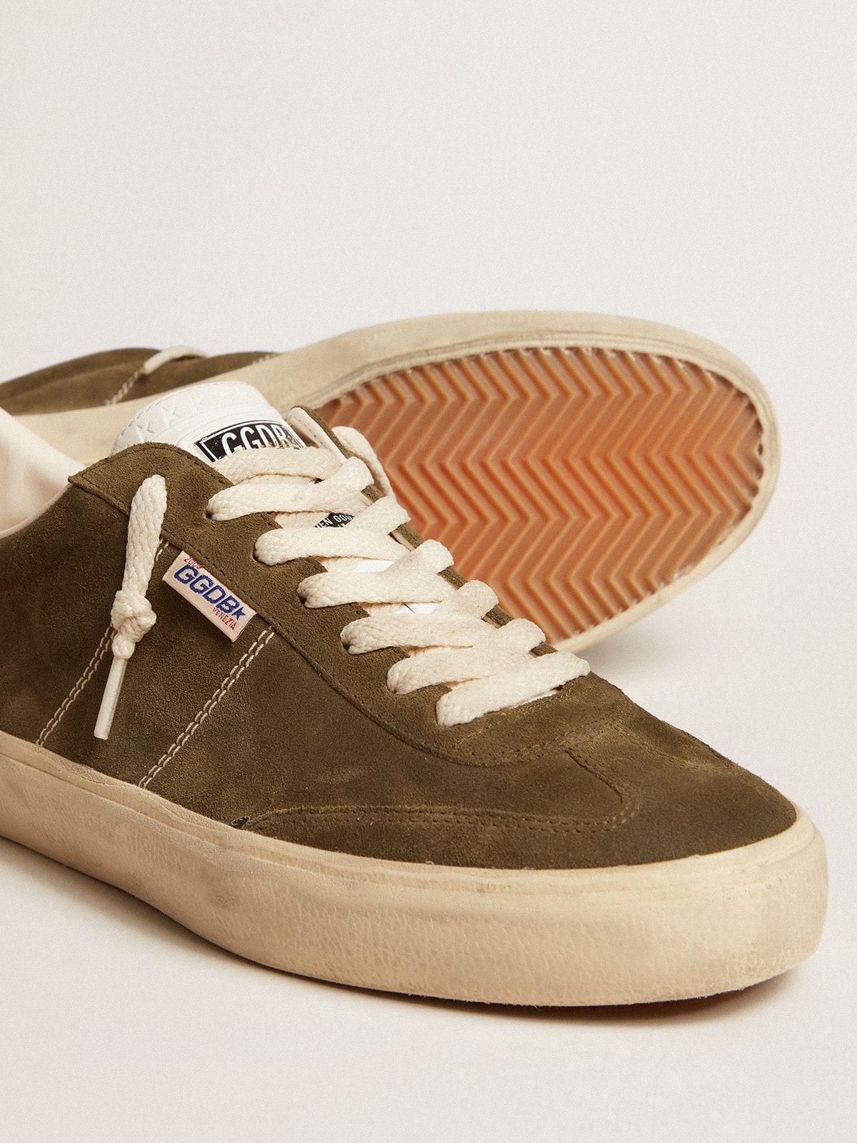 Men's Soul Star in green suede with white leather heel tab and tongue - Golden Goose Men