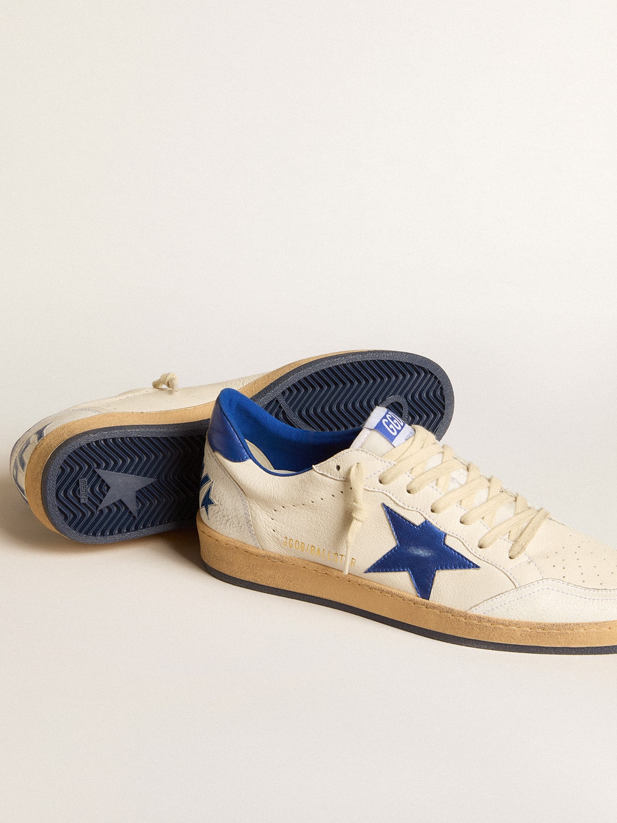 Men's Ball Star Wishes in white nappa leather with a bright blue star and heel tab - Golden Goose Men