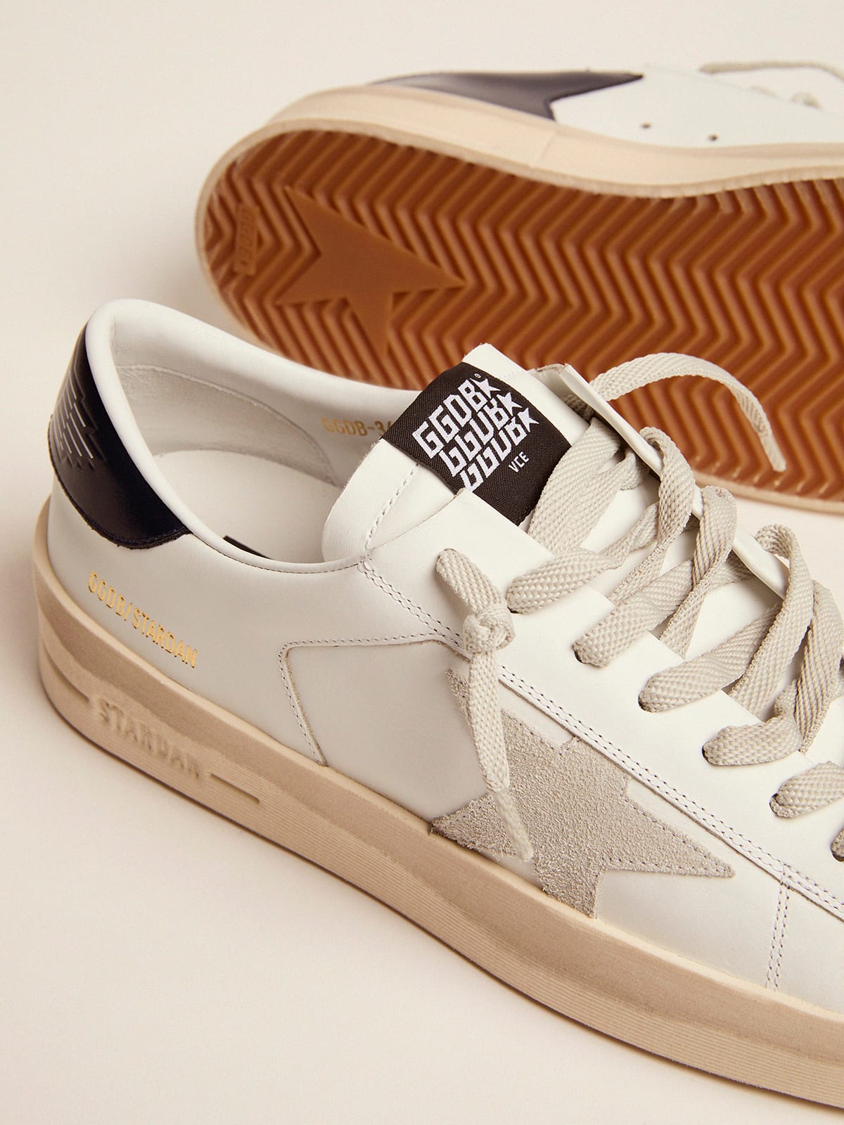 Men's Stardan with star in ice-gray suede and blu-navy heel tab - Golden Goose Men