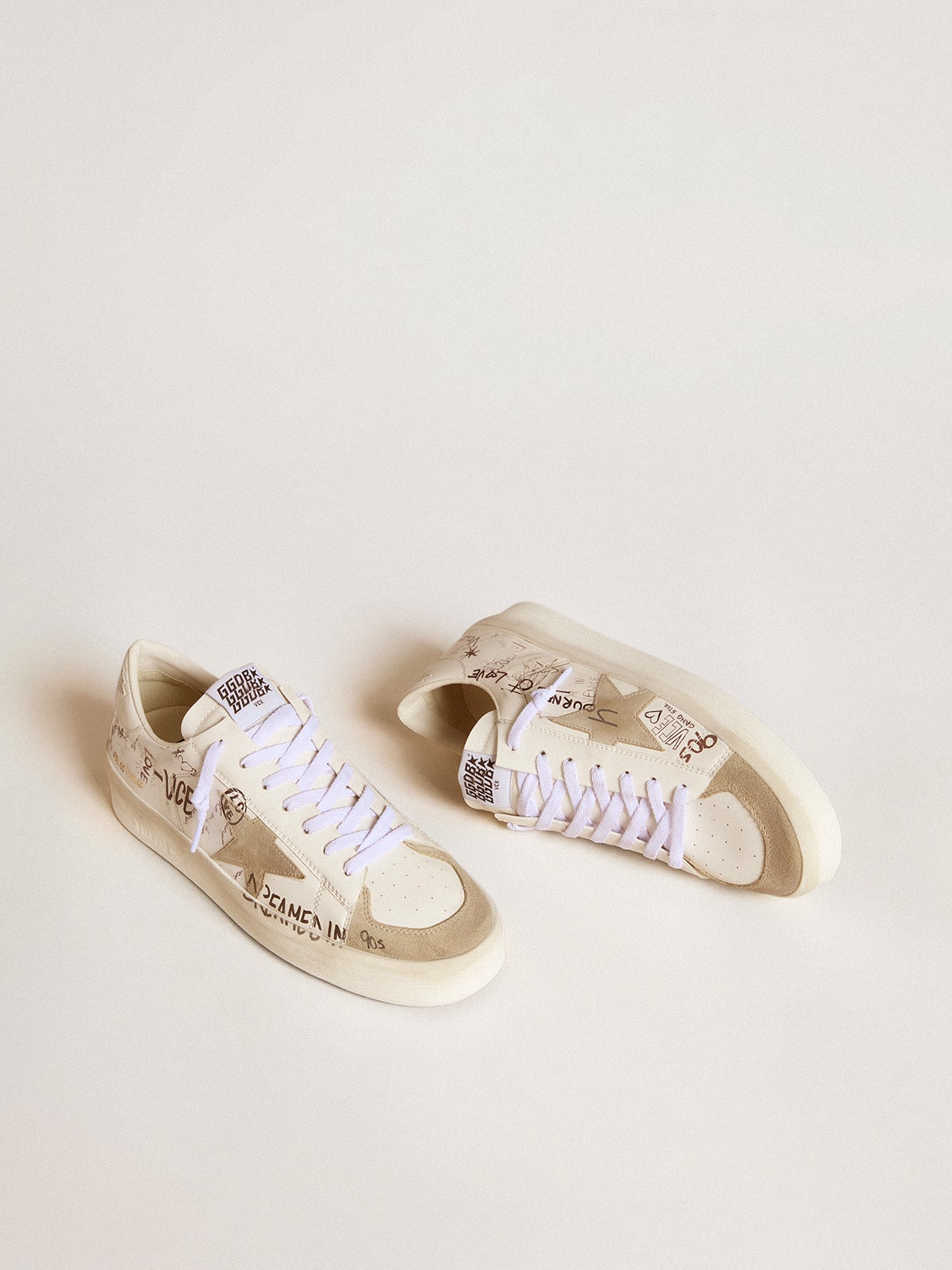 Stardan in leather with all-over lettering and ice-gray suede star - Golden Goose Men