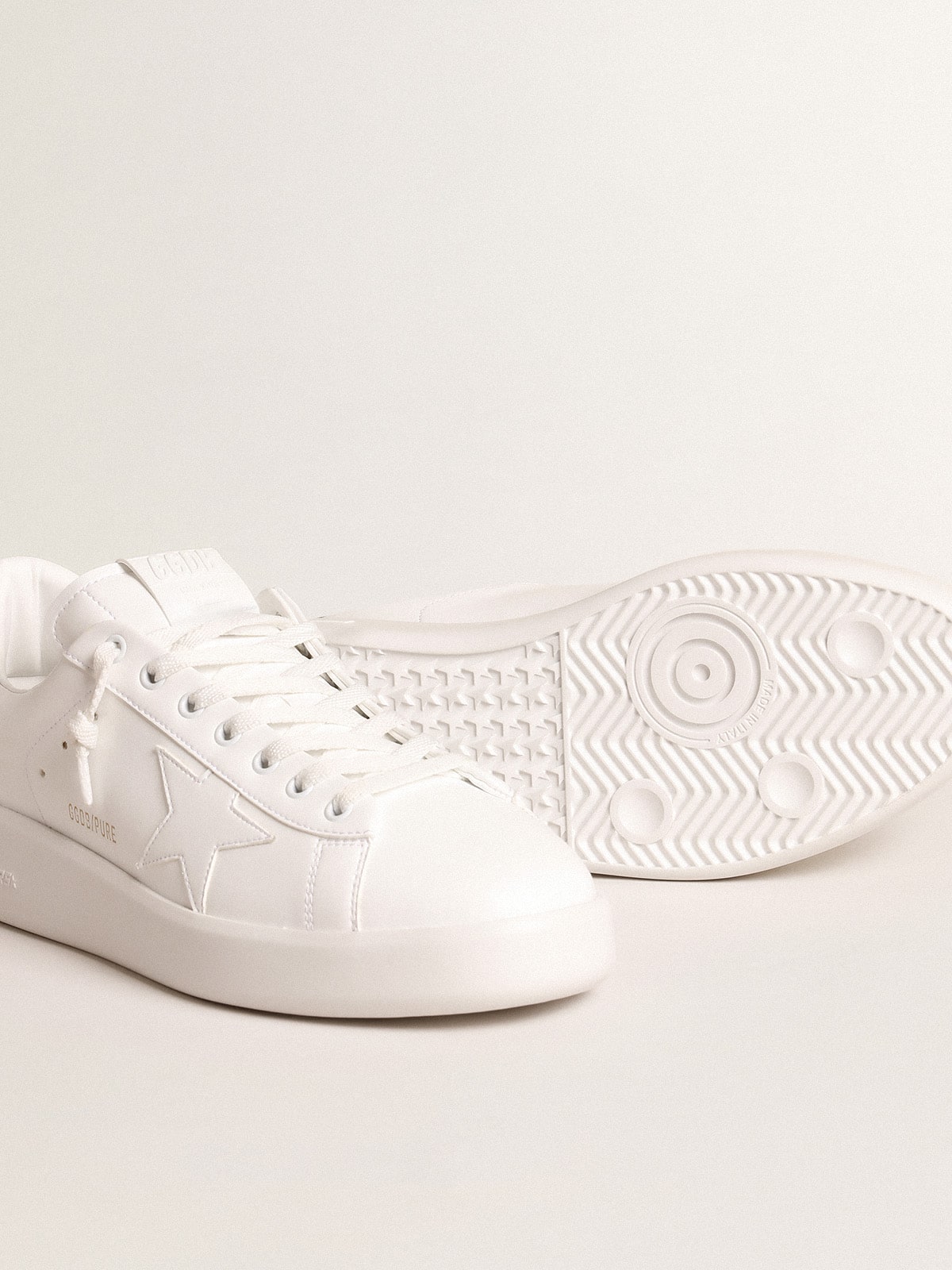 Purestar with white bio-based star and mat green leather heel tab - Golden Goose Men