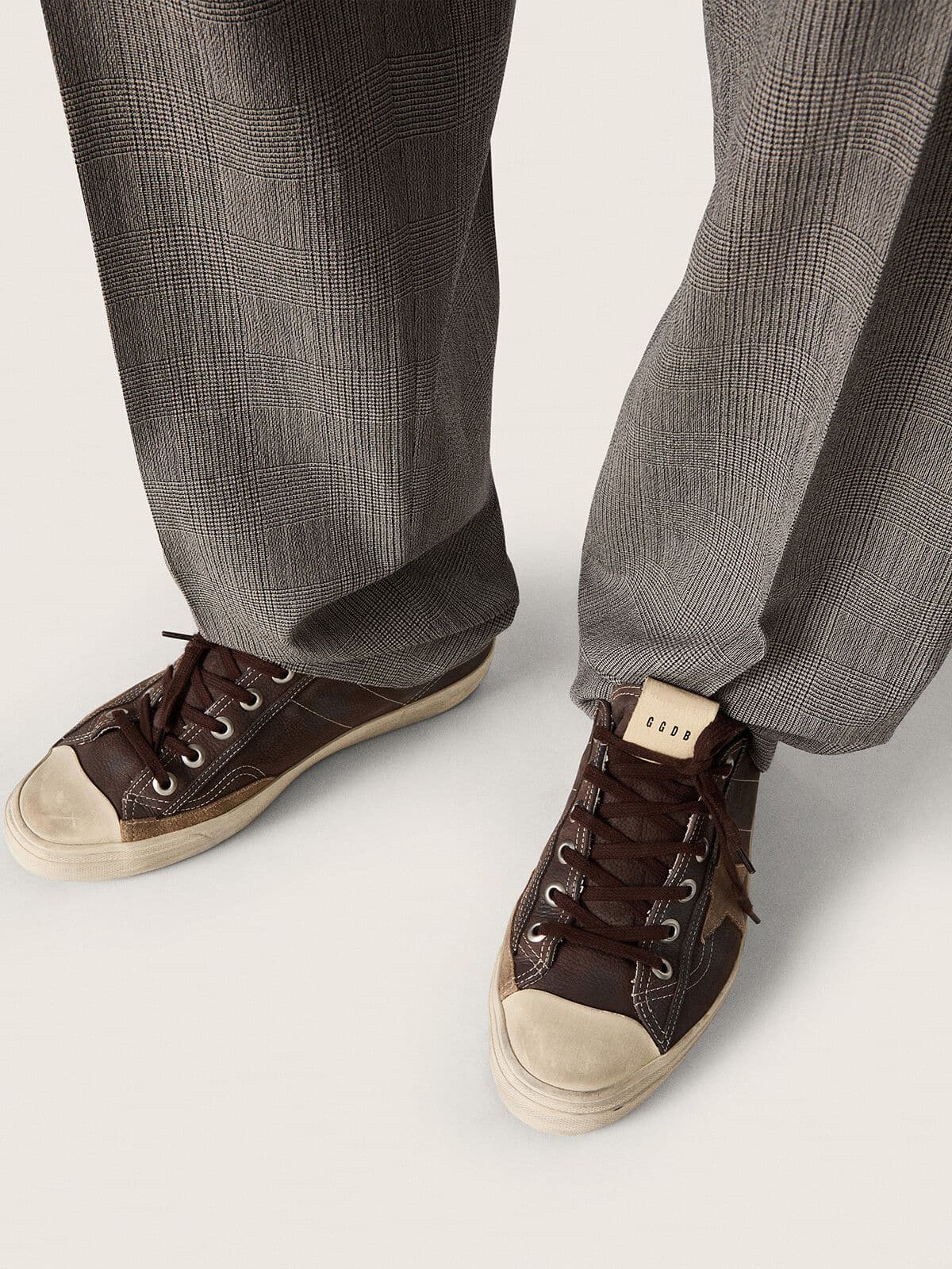 Men's V-Star in brown nubuck with tobacco-colored suede star - Golden Goose Men