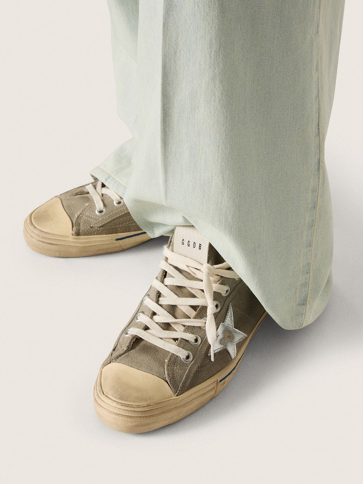 Men's V-Star in dove-gray suede with silver metallic leather star - Golden Goose Men