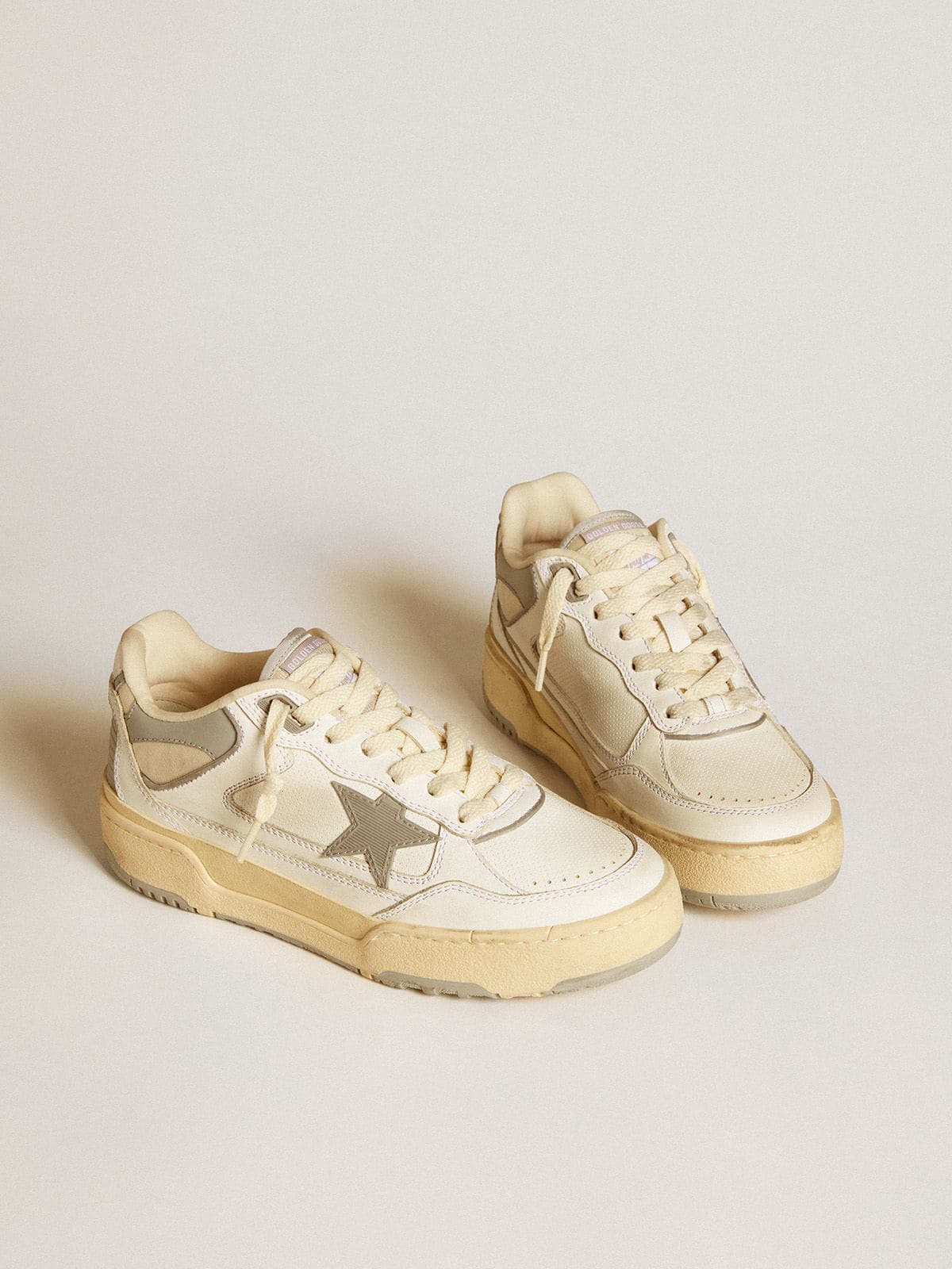 Men’s Forty2 with grey star and white leather heel tab - Golden Goose Men