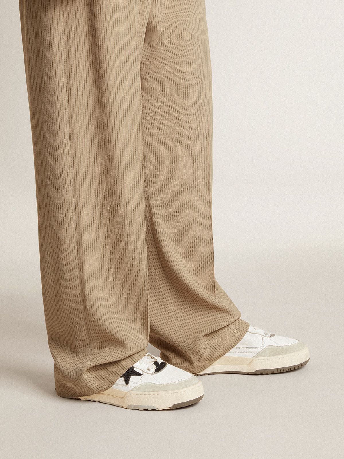 Men’s Forty2 with pink star and white leather heel tab - Golden Goose Men