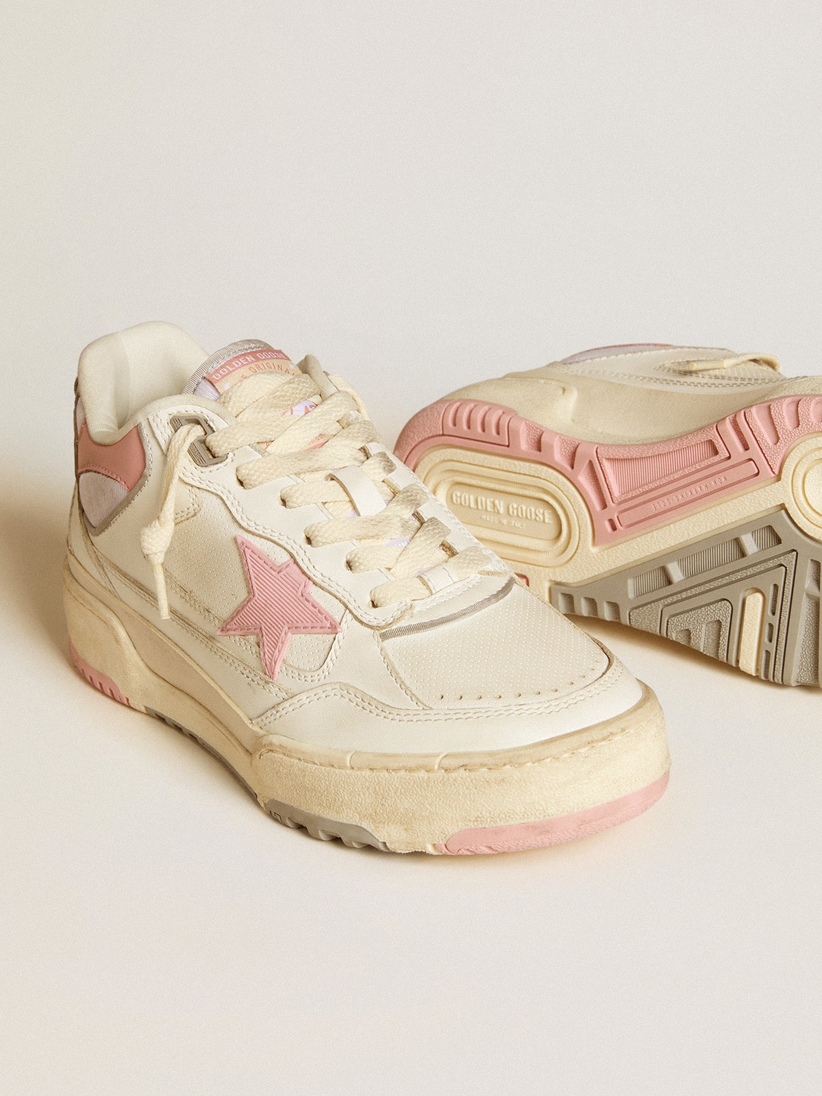Men’s Forty2 with pink star and white leather heel tab - Golden Goose Men