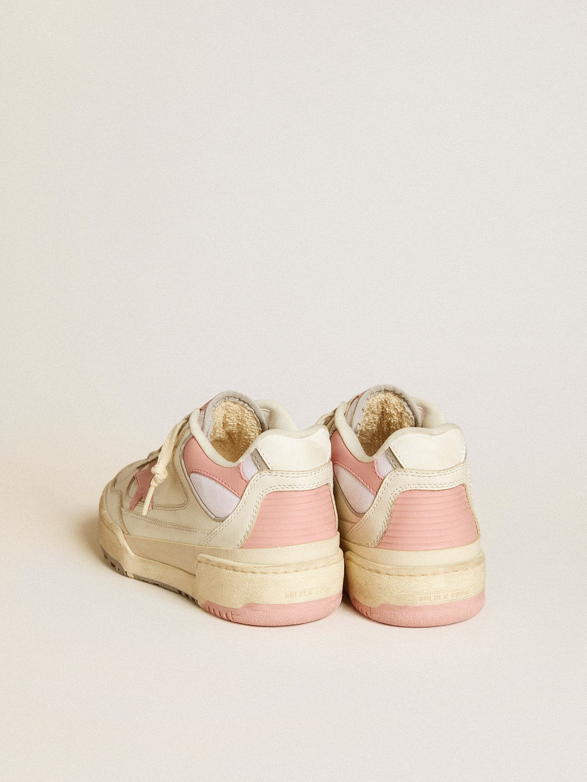 Men’s Forty2 with pink star and white leather heel tab - Golden Goose Men