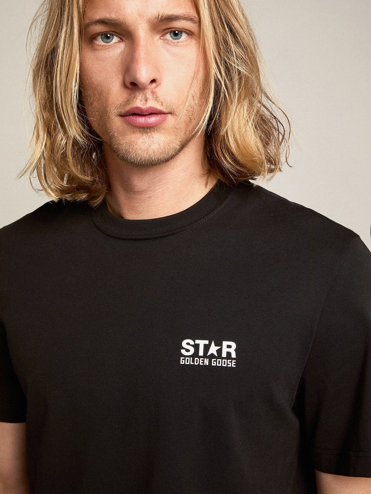 Men's black T-shirt with contrasting white logo and star - Golden Goose Men