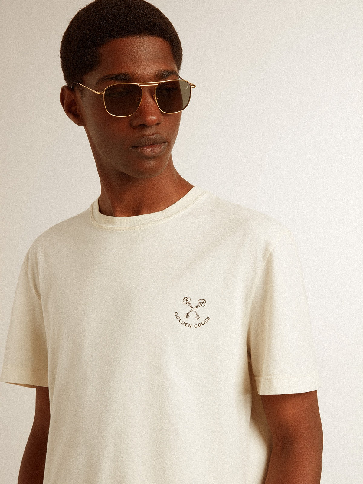 Men's cotton T-shirt in aged white with print on the heart - Golden Goose Men