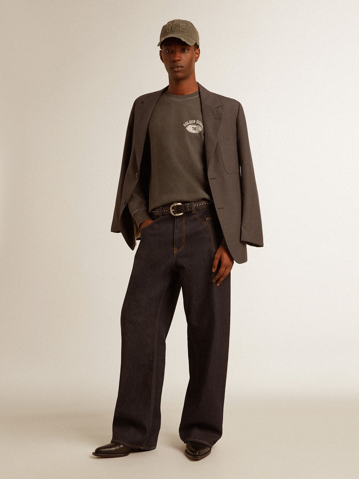 Men's long-sleeved T-shirt in anthracite gray cotton with logo on the back - Golden Goose Men