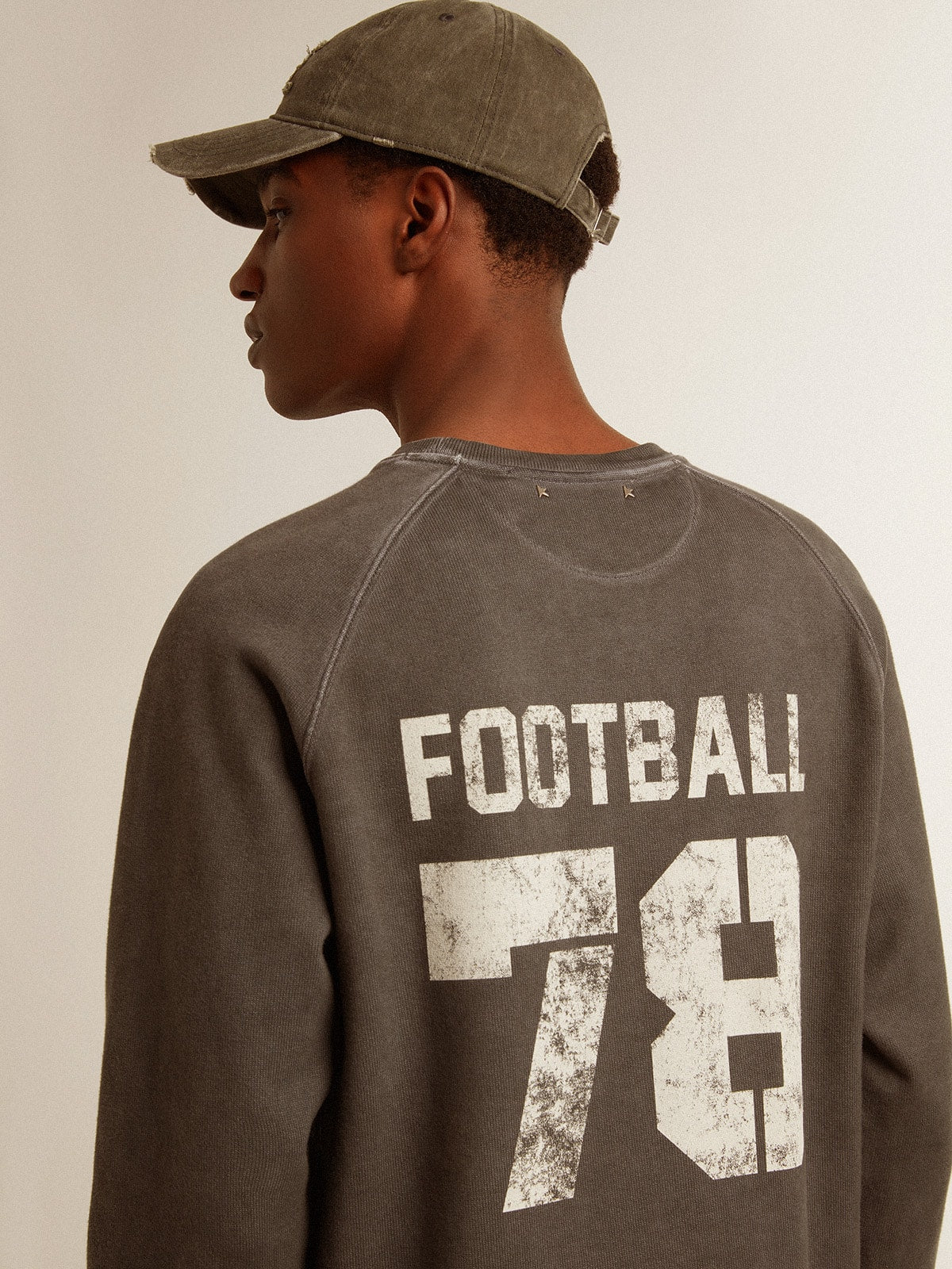 Men's long-sleeved T-shirt in anthracite gray cotton with logo on the back - Golden Goose Men