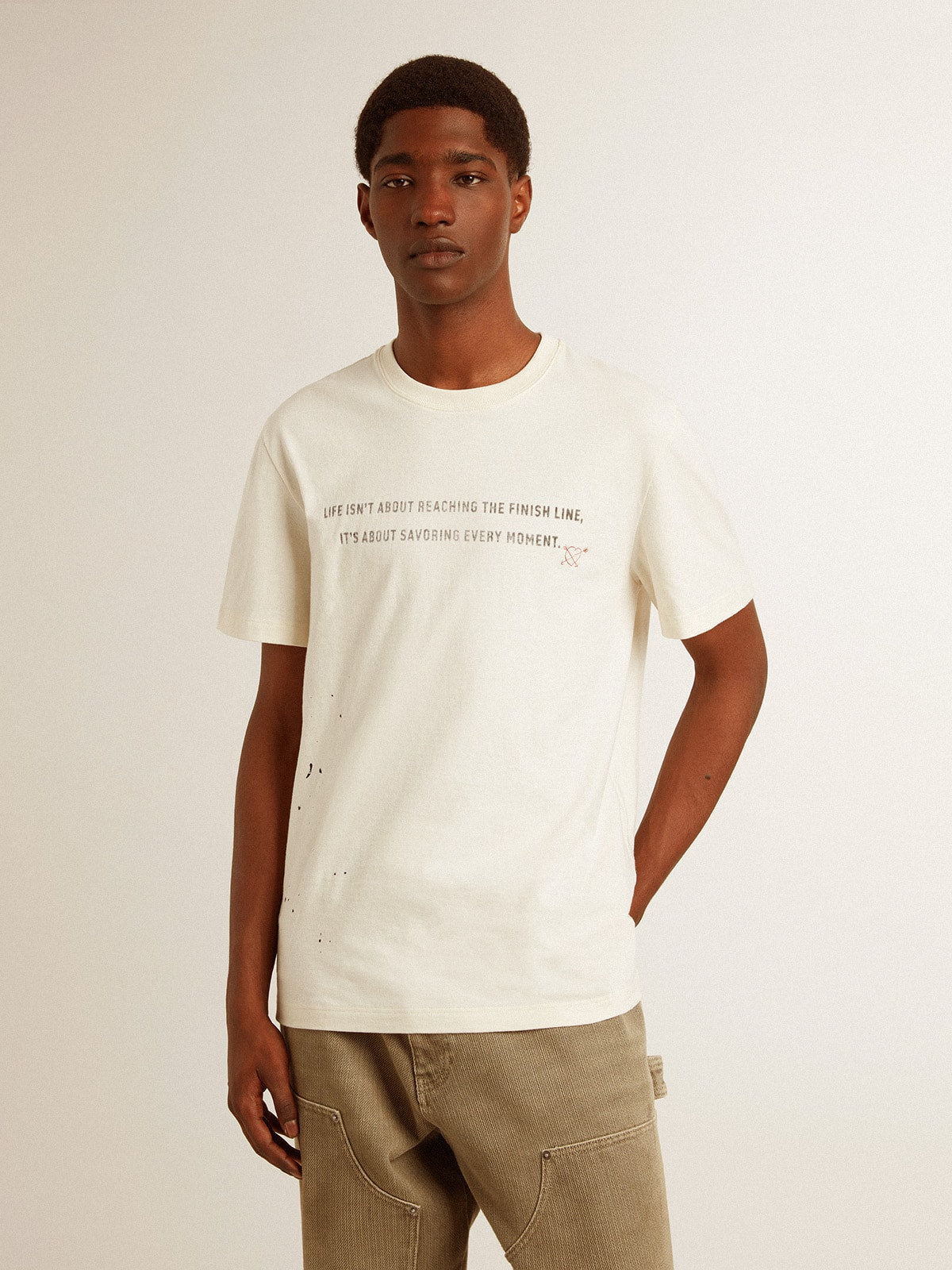 Men's T-shirt in aged white cotton with print and embroidery - Golden Goose Men