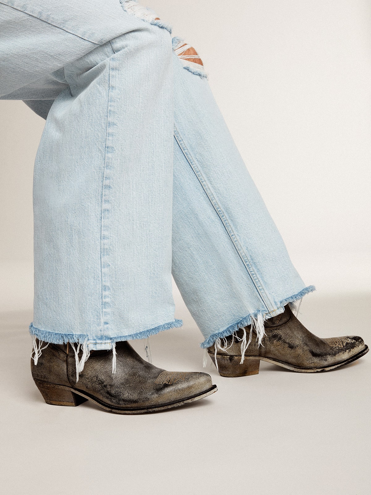 Men's low Wish Star boots in black leather with silver star - Golden Goose Men