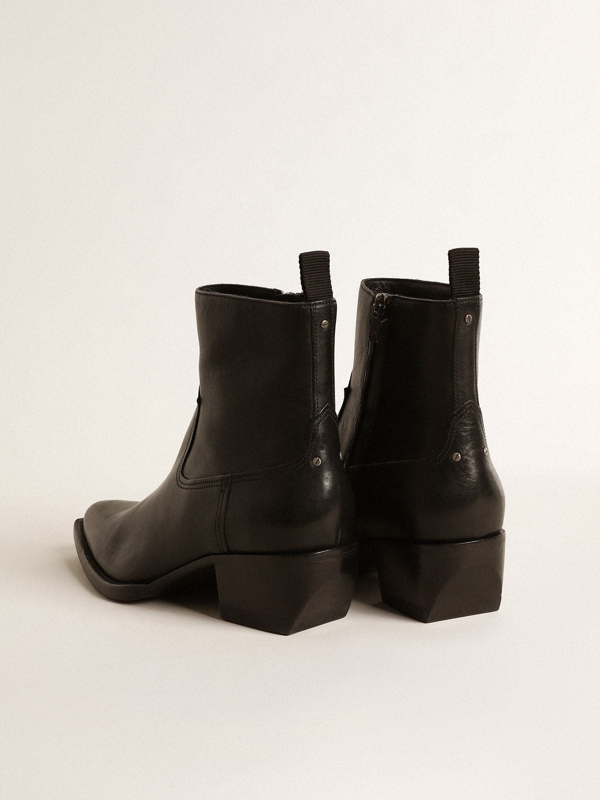 Men’s low Debbie boots in black leather - Golden Goose Men