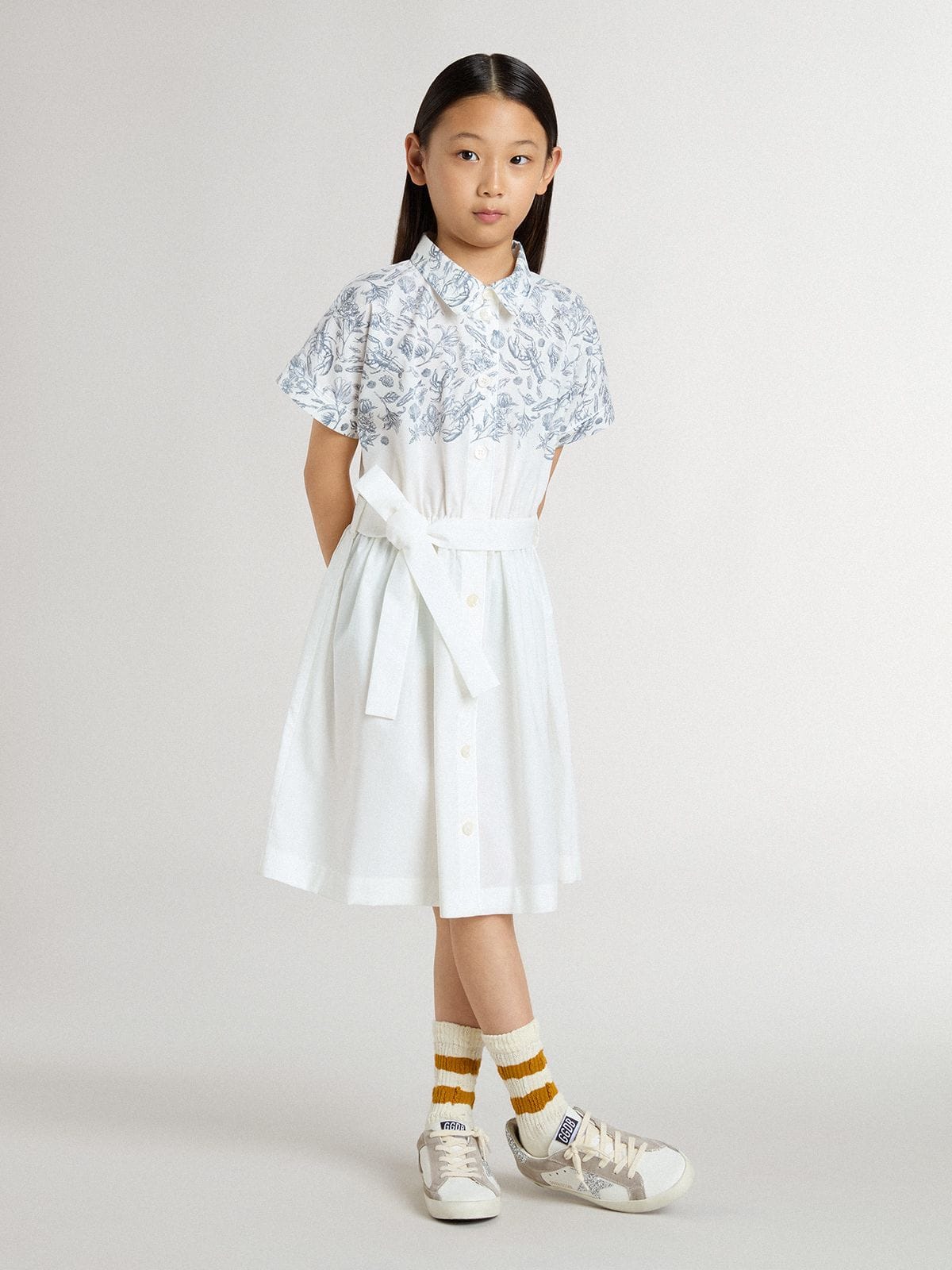 Girls’ shirt dress in white cotton canvas with a blue nautical print and white piping - Golden Goose Kids