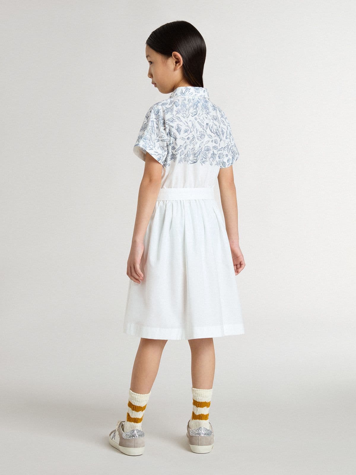 Girls’ shirt dress in white cotton canvas with a blue nautical print and white piping - Golden Goose Kids