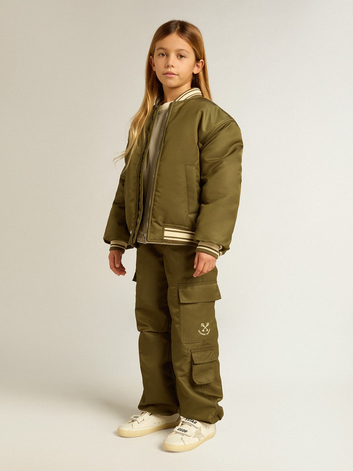 Girls' cotton T-shirt in worn white with red embroidery on the chest - Golden Goose Kids