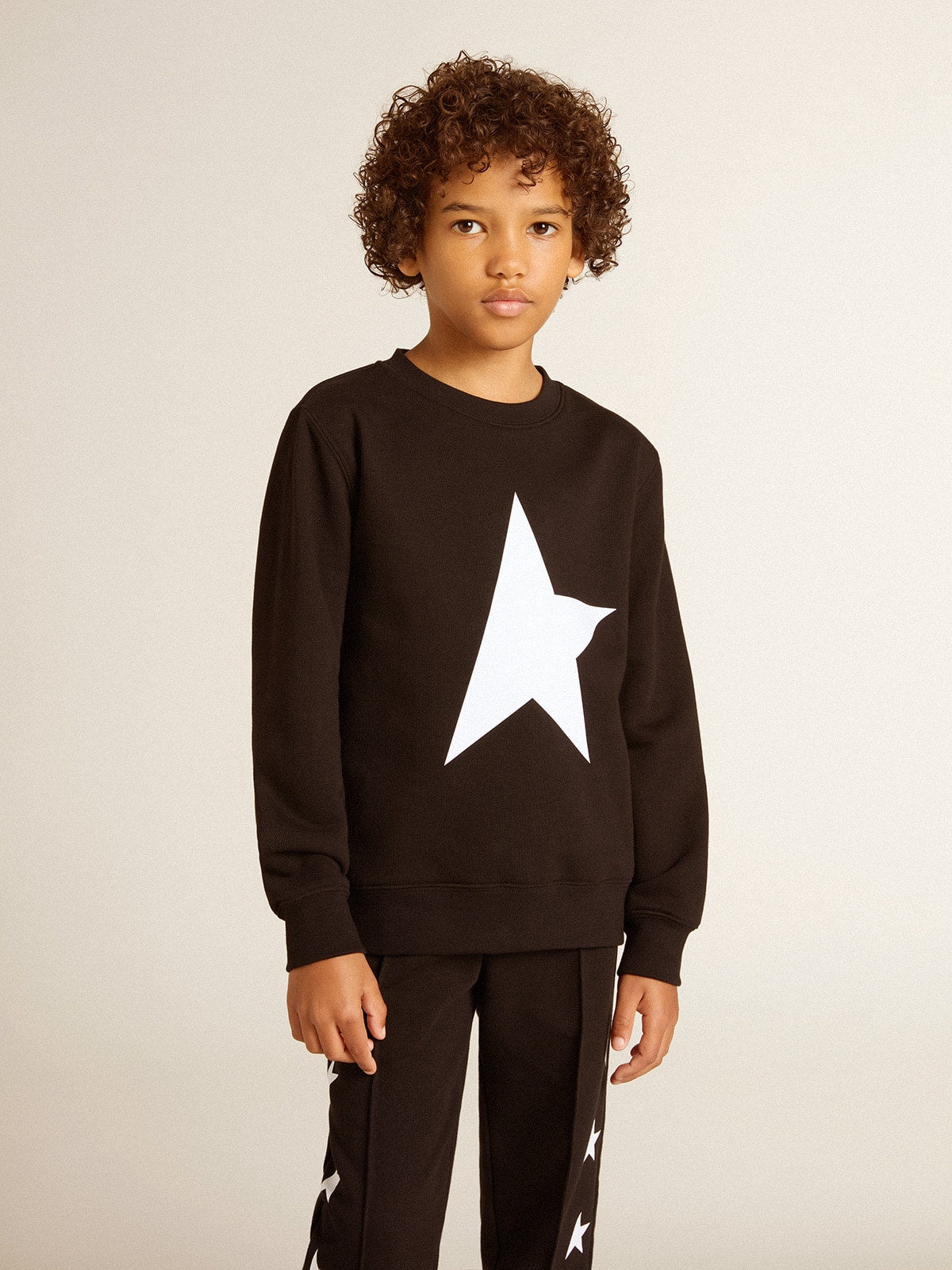 Boys’ black sweatshirt with white maxi star on the front - Golden Goose Kids