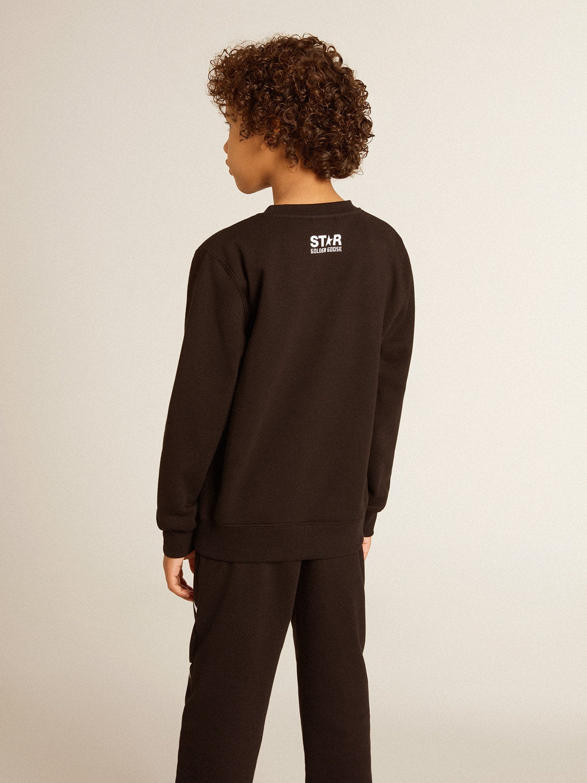Boys’ black sweatshirt with white maxi star on the front - Golden Goose Kids