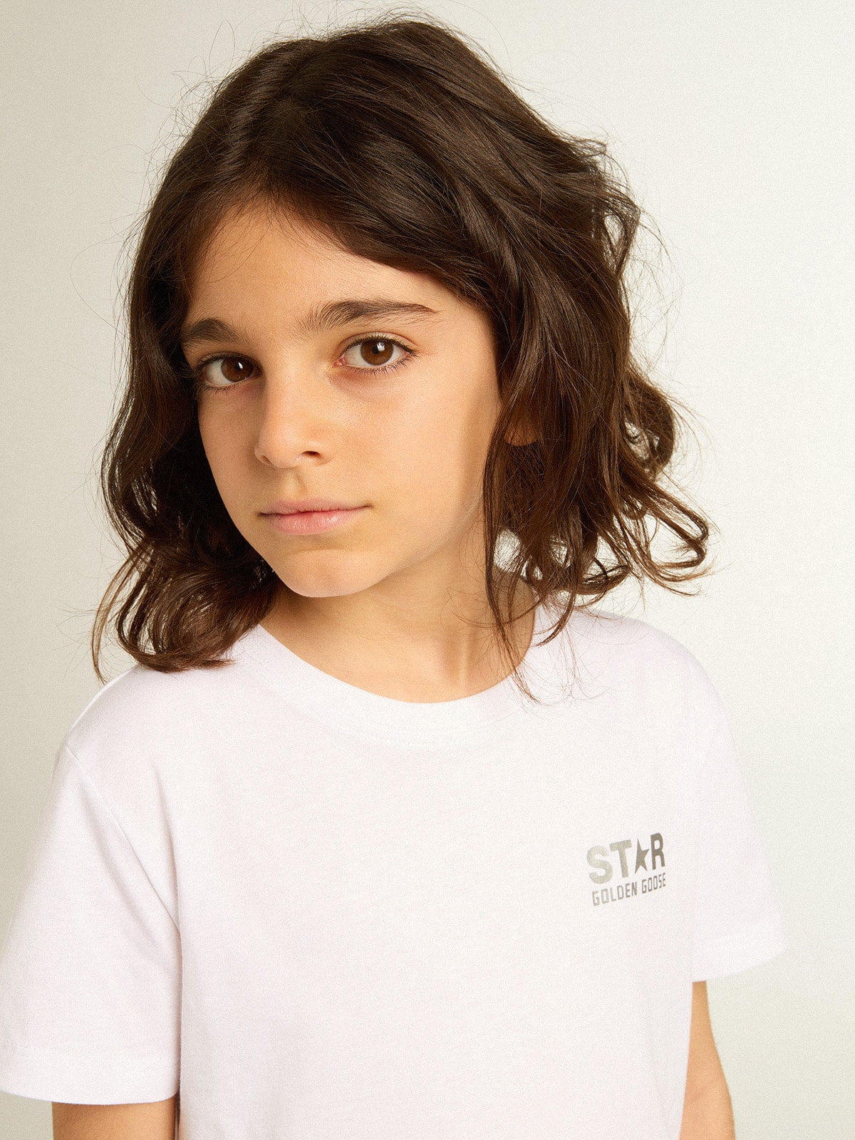 Girls’ white T-shirt with contrasting silver logo and star - Golden Goose Kids