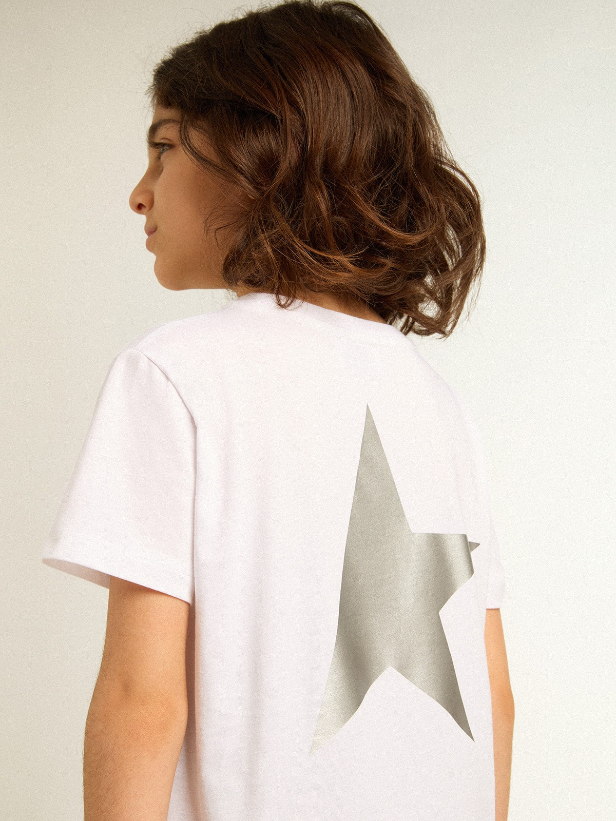 Girls’ white T-shirt with contrasting silver logo and star - Golden Goose Kids