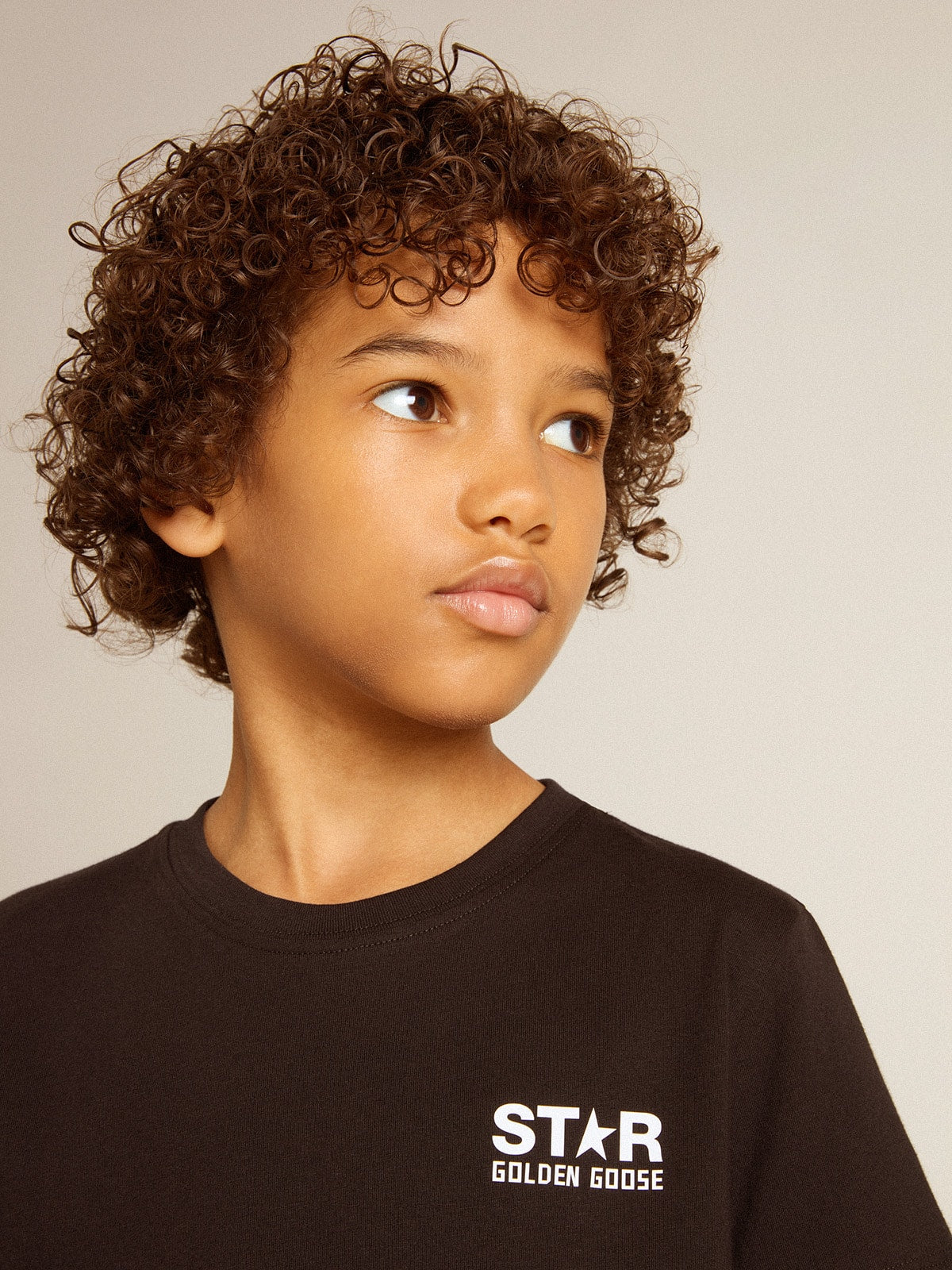 Black T-shirt with contrasting white logo on the front and maxi star on the back - Golden Goose Kids