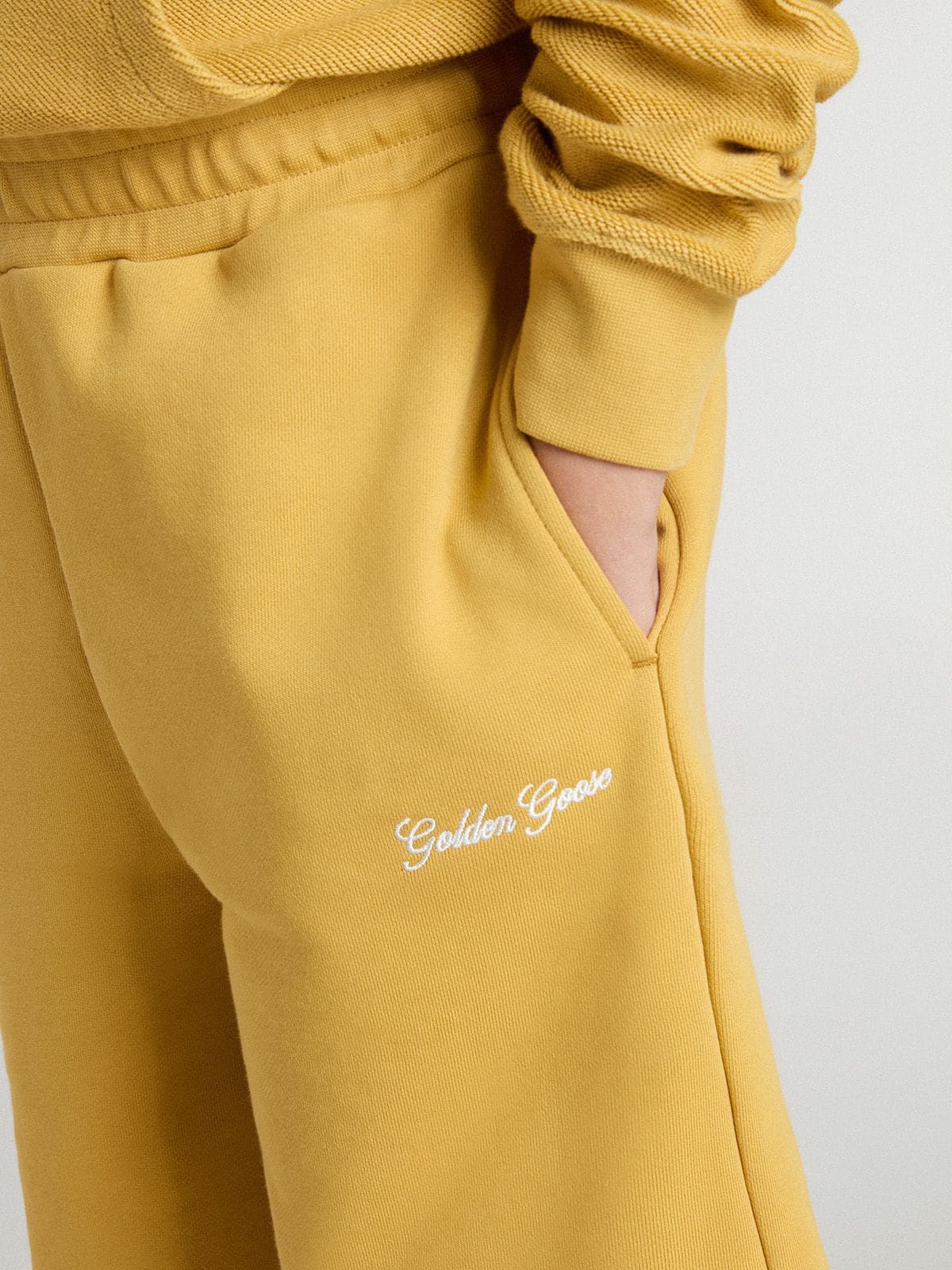 Kids jogging shorts in ochre yellow with embroidery - Golden Goose Kids