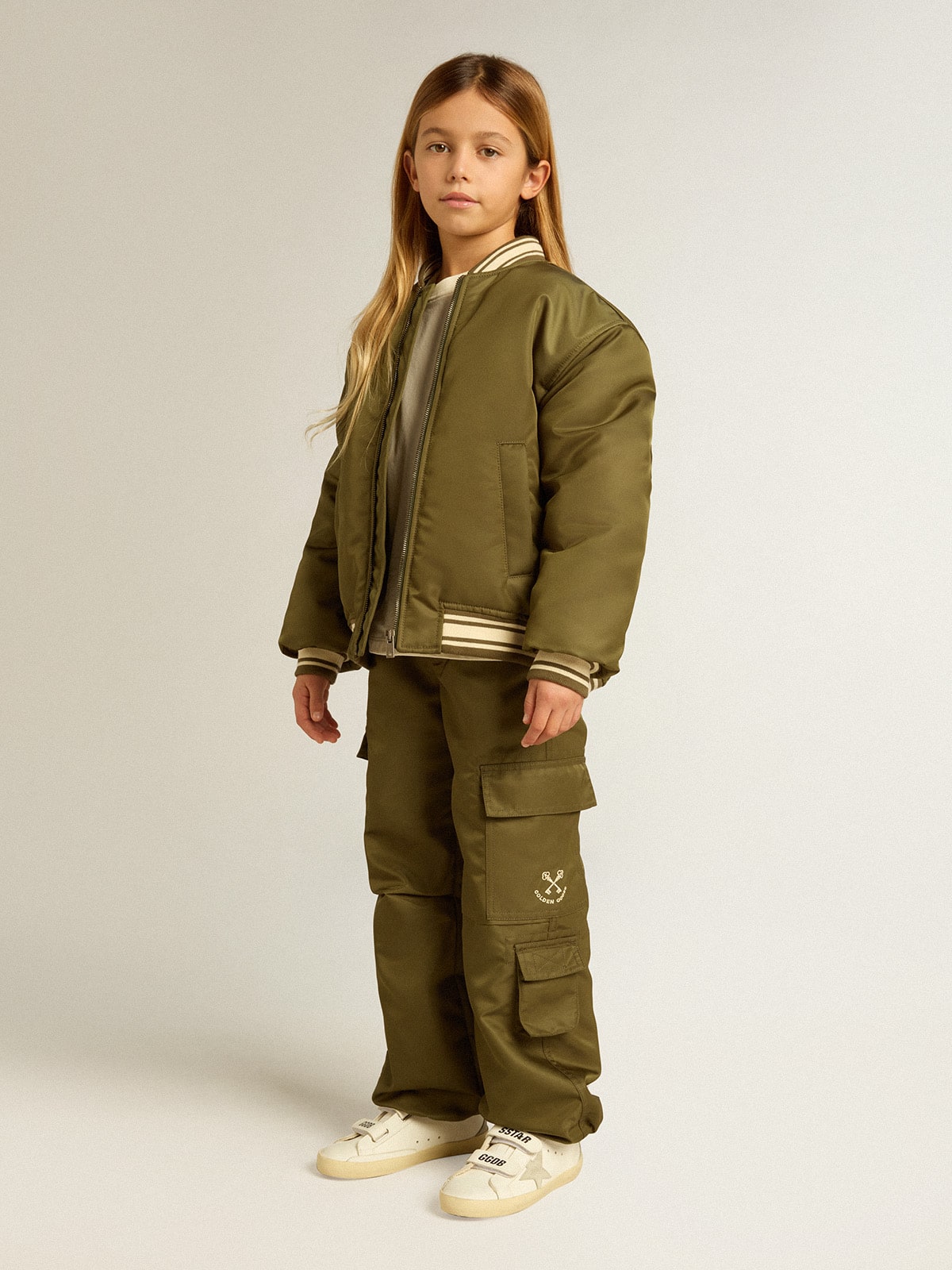 Kids cargo pants in military green - Golden Goose Kids
