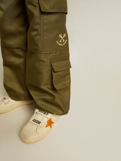 Kids cargo pants in military green - Golden Goose Kids