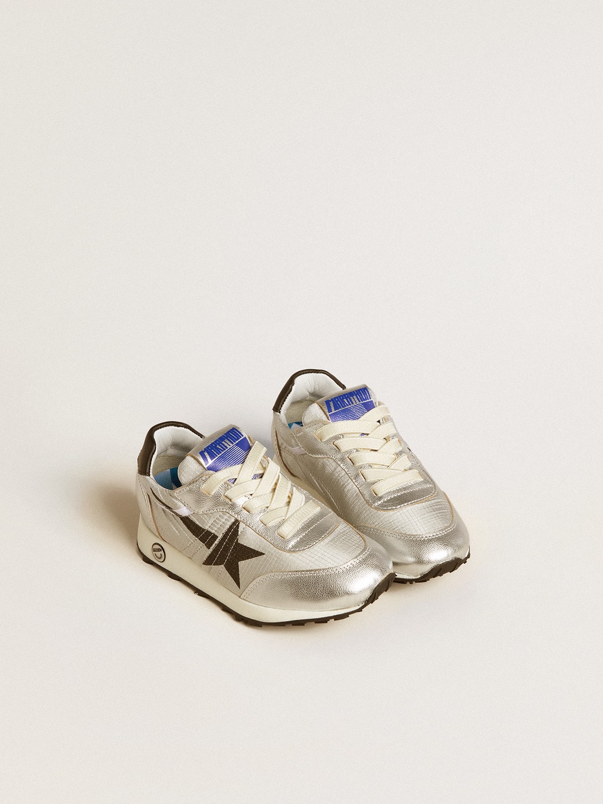 Marathon Young in silver nylon with black star and leather heel tab - Golden Goose Kids
