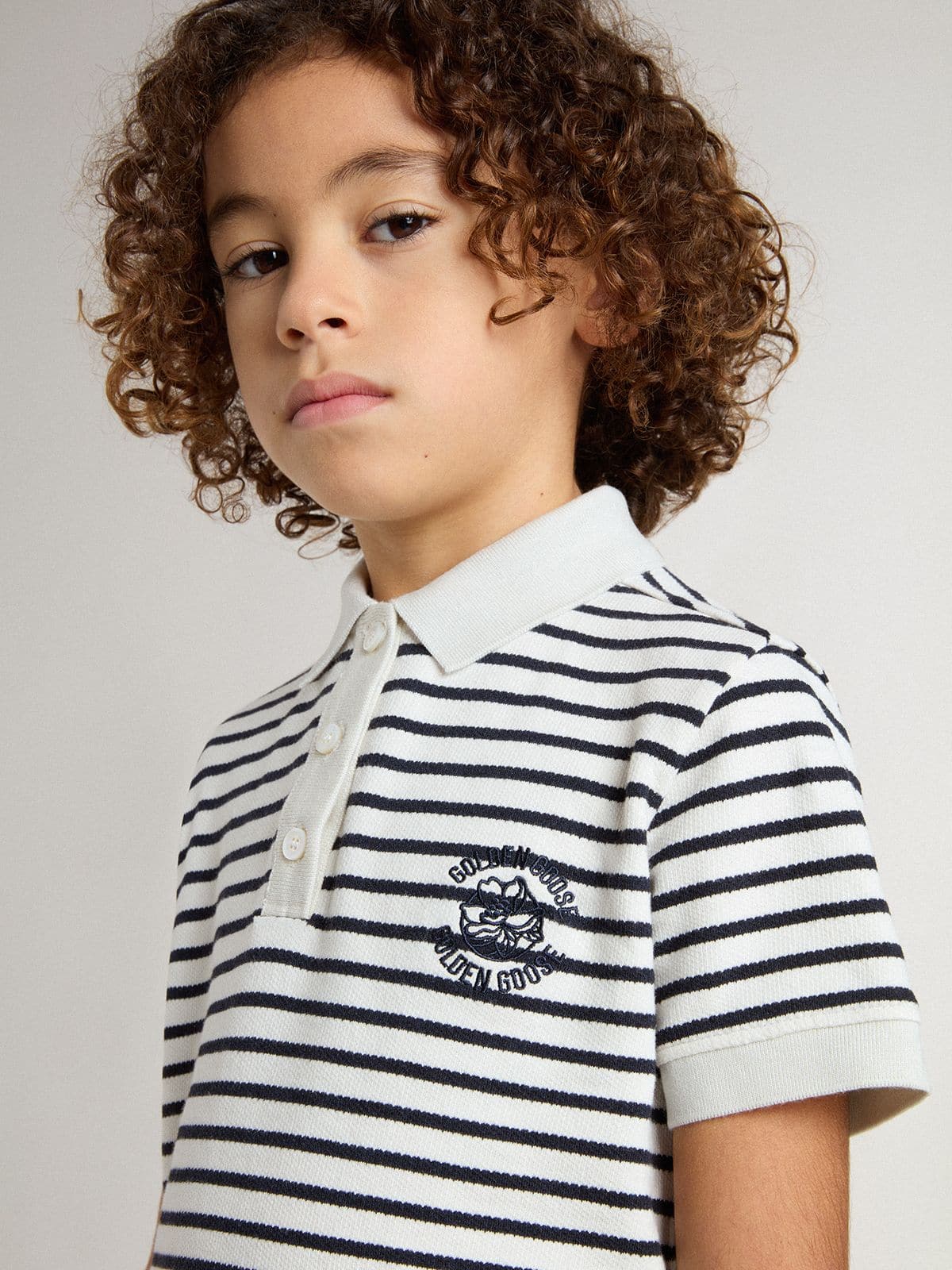 Boys' white cotton polo with navy blue stripes and embroidery - Golden Goose Kids