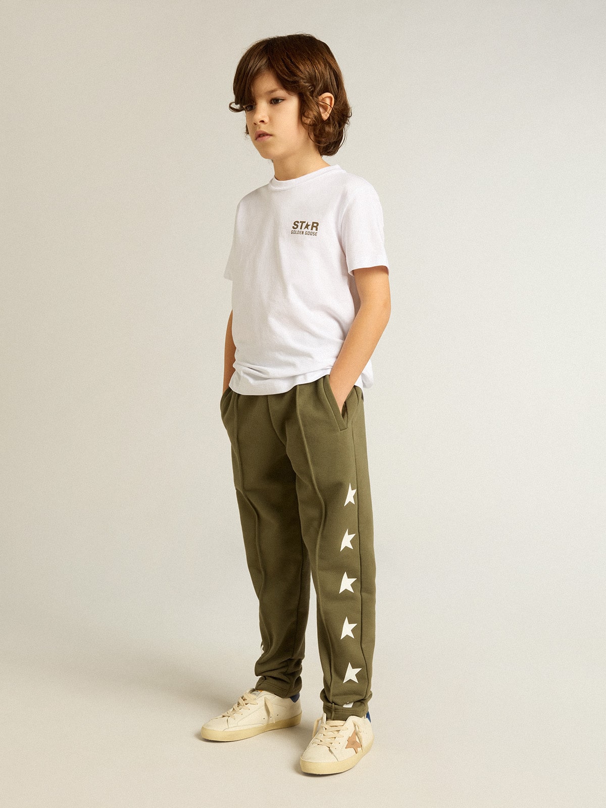 Boys' white T-shirt with contrasting dark green logo and star - Golden Goose Kids
